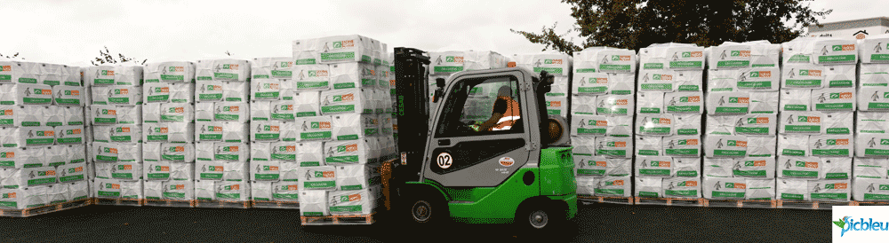 chariot-élévateur-stockage-sacs-ouate-de-cellulose-usine-IGLOO-Vendée