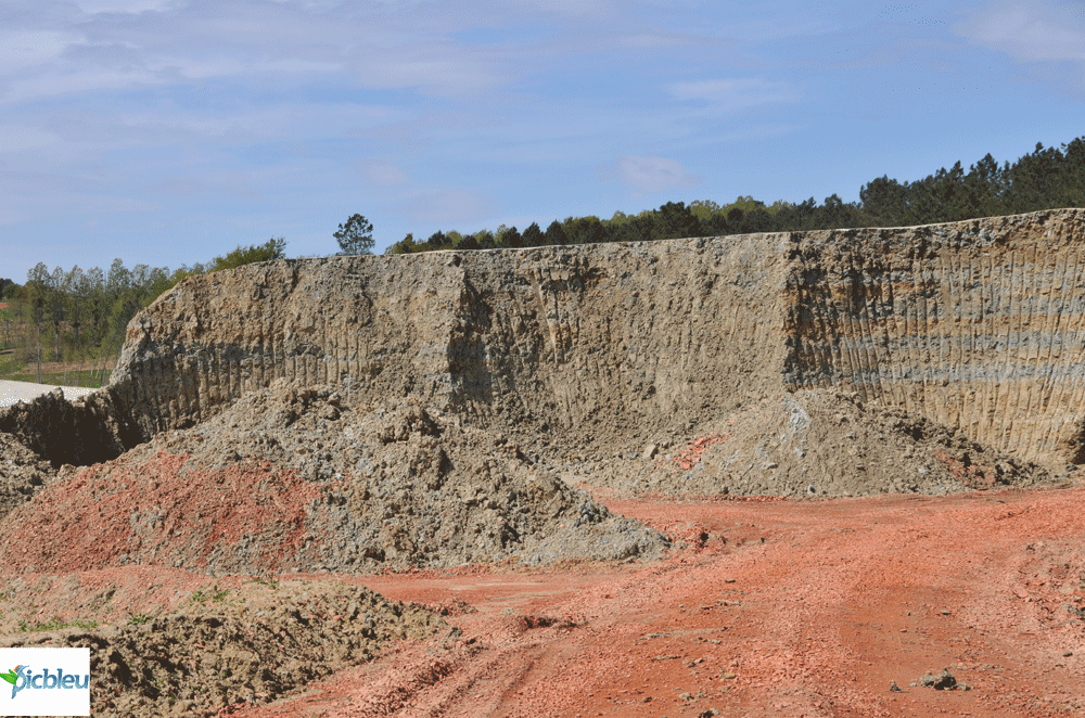 Carrière ciel ouvert fabrication tuiles