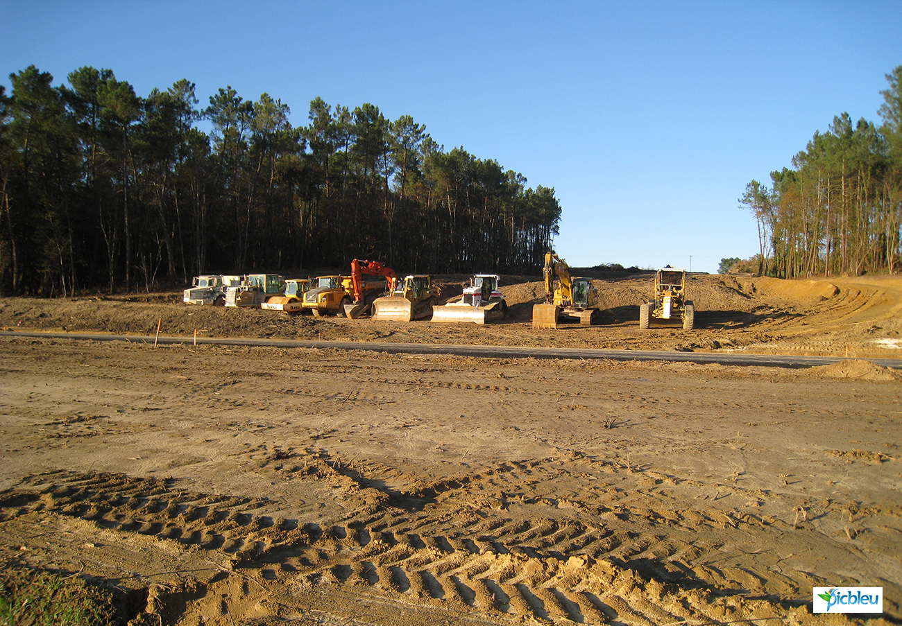 Construction-autoroute-destructrice-zones-agricoles-forestières