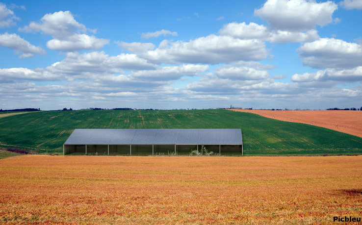 hangar couvert de panneaux photovoltaïques