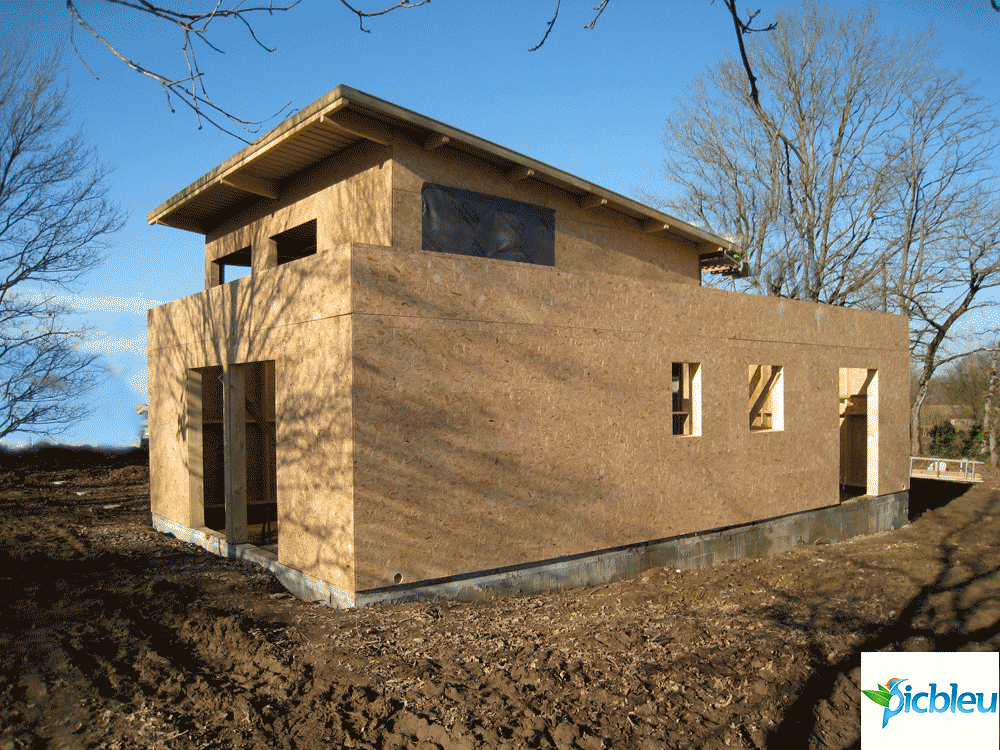 maison-neuve-construction-ossature-bois-normes-reglementation-re-2020.png