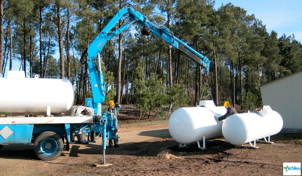 mise-en-place-reservoirs-gaz-propane-aerien-1000-1750-kg.jpg